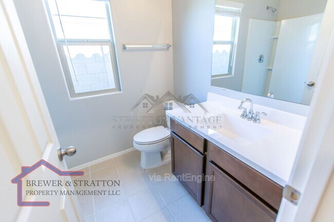 Building Photo - 495 E Rio Pl