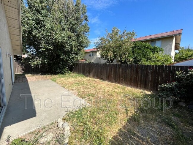 Building Photo - 3510 E Roosevelt Ave