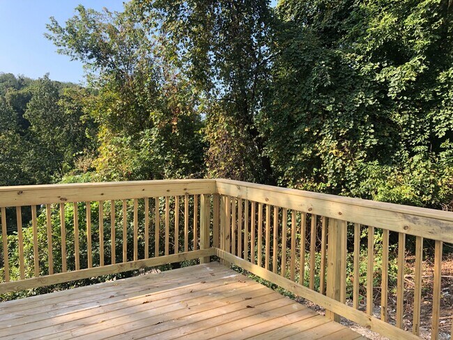 Building Photo - 3 bedroom in Beechview!