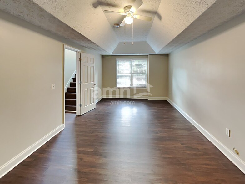 Building Photo - 3892 Refinement Way