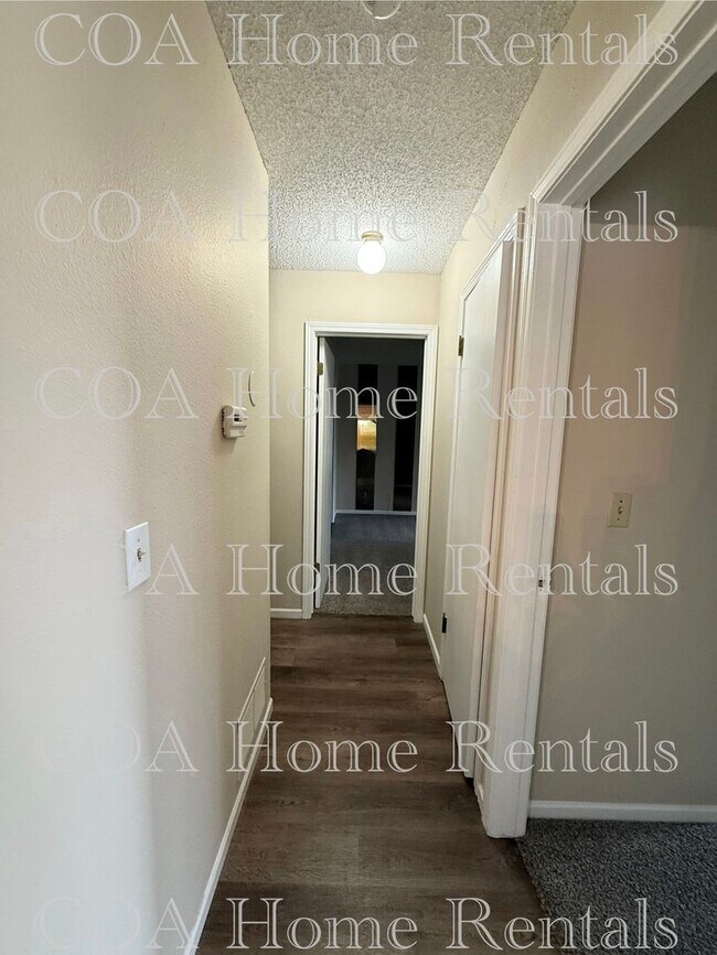 Building Photo - South East side Apartment