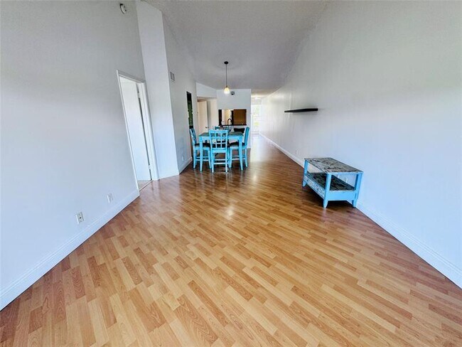 Building Photo - 2827 N Course Dr