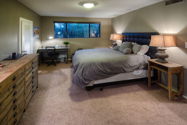 Building Photo - PRE-LEASE AUGUST 2026 - Beautiful Modern Living near Campus