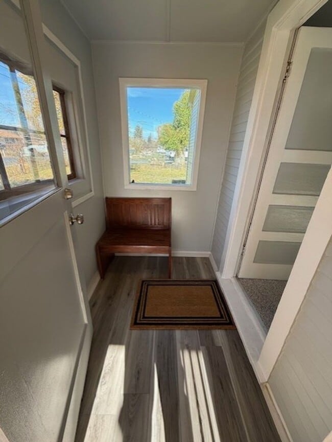 Building Photo - Beautifully Renovated 2-Bedroom Home – Mod...