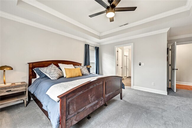 Building Photo - 701 SW Maidstone Ave