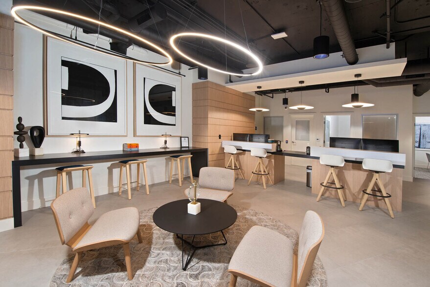 Building Photo - 13603 Marina Pointe Dr