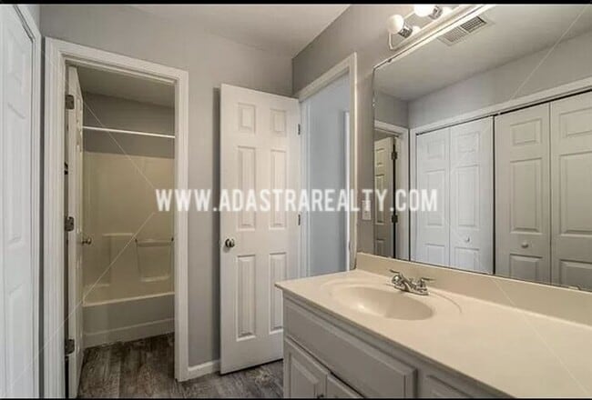 Building Photo - Spacious 3 Bed/2.5 Duplex in Louisburg-Available in MARCH!!