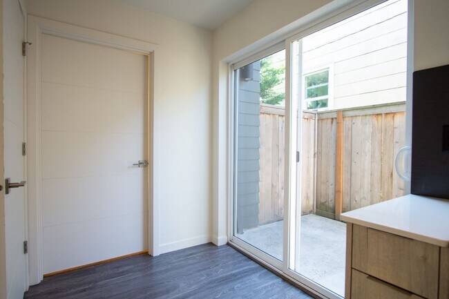 Building Photo - Contemporary 1-Bedroom Flat w/ DW + W/D Ready Late August!