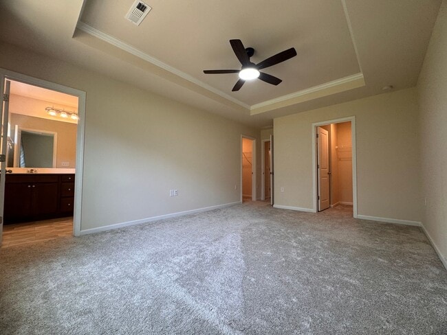 Building Photo - 3BR 2.5BA Townhome