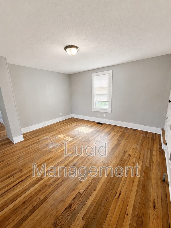 Building Photo - 1512 Bluegrass Ave