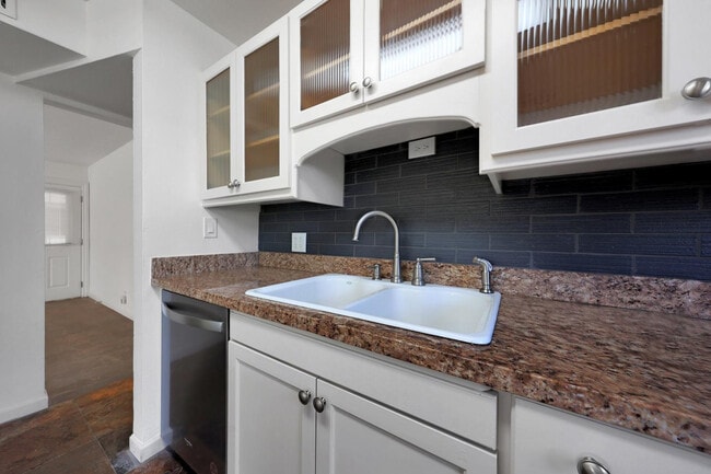 Building Photo - 7031 E Loma Land Dr