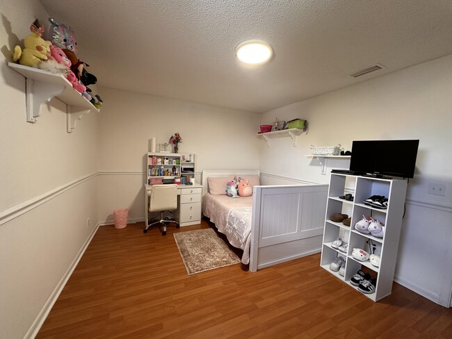 Building Photo - 1728 Shoreside Cir