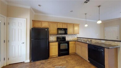 Building Photo - Lakeridge #706