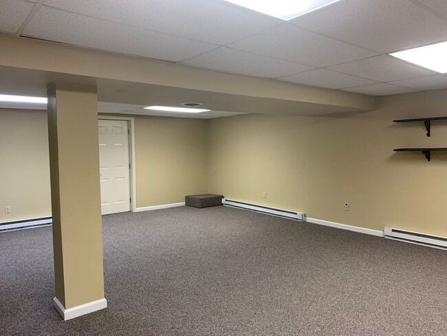 Building Photo - CONTRACT PENDING!! Lovely single family, brick rancher home with 3 beds/2.5 baths!!