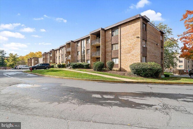 Building Photo - 3730 Bel Pre Rd