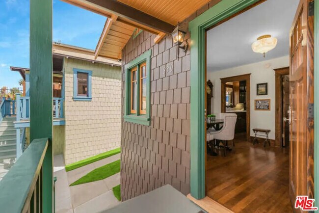 Building Photo - 850 Laveta Ter