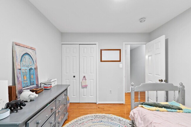 Building Photo - "Spacious 4-Bed Oasis with Scenic Views an...