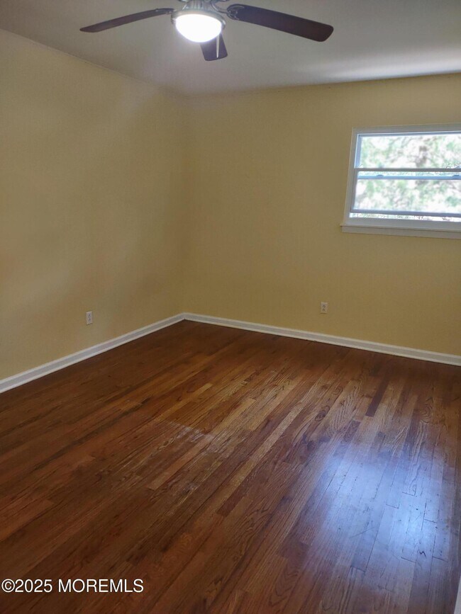 Building Photo - 16 Oak Leaf Ln