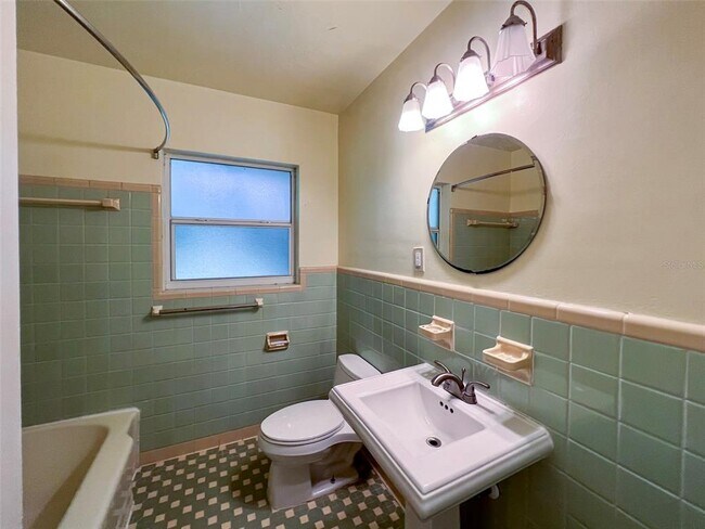 Building Photo - 1516 NW 14th Ave