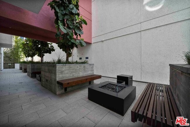 Building Photo - 1234 Wilshire Blvd