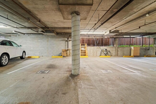 Building Photo - Desirable location! Move-In Ready!