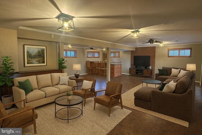 Building Photo - 6726 S Kings Hwy