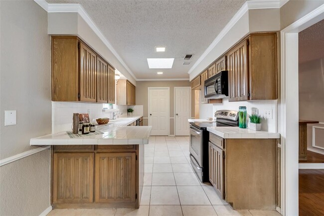 Building Photo - 7825 Silveridge Dr