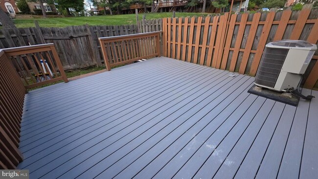 Building Photo - 25 Hamlet Dr