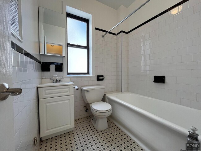Building Photo - 55 W 55th St