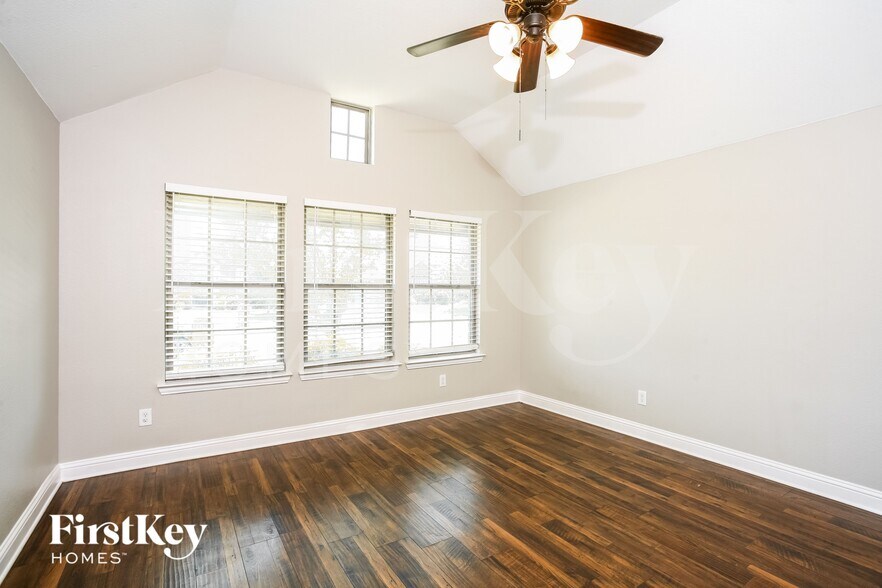 Building Photo - 1108 Colonial Dr
