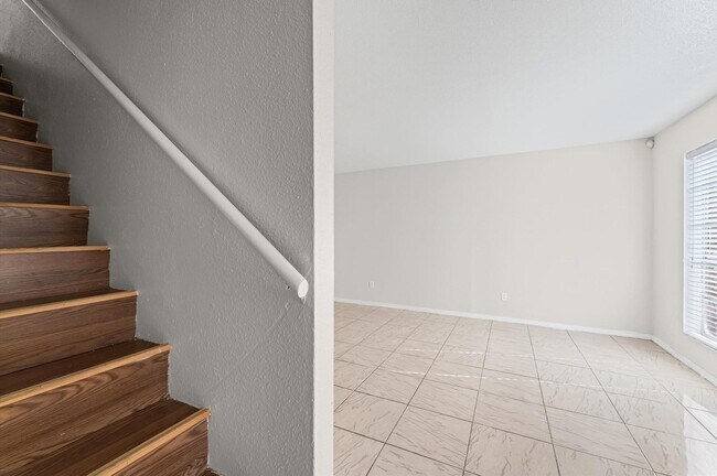 Building Photo - 12206 Ormandy St