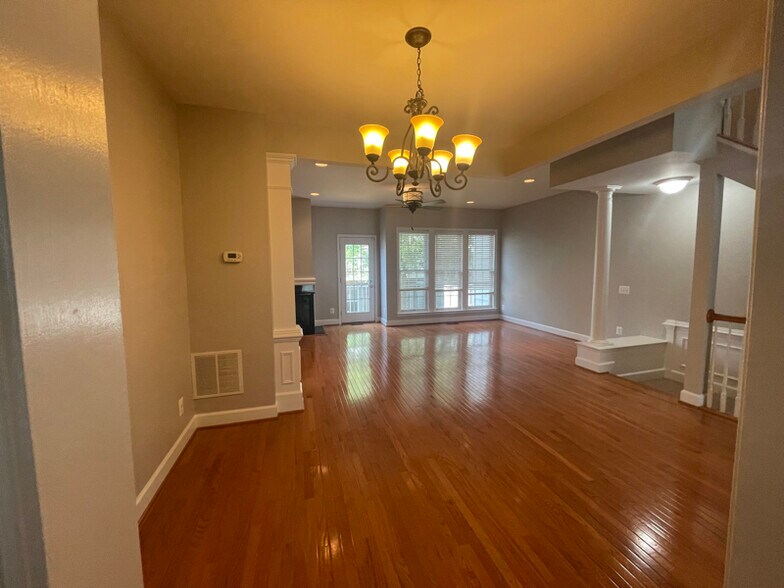 Building Photo - 2203 Greywing St