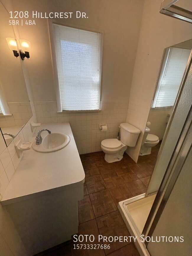 Building Photo - 1208 Hillcrest Dr