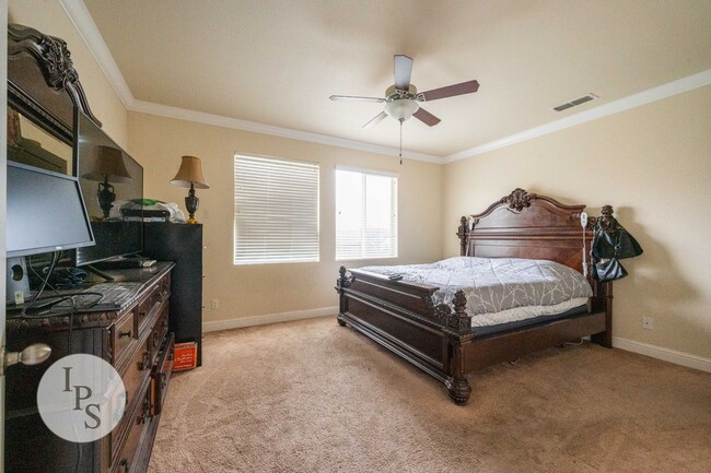 Building Photo - Sanger Home, 4BR/3BA, Near HighSchool + Parks -  Large Side Lot Included