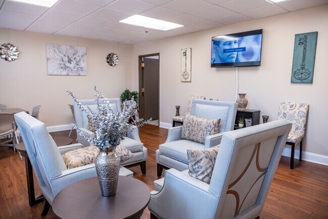Building Photo - Silvertree Atlanta