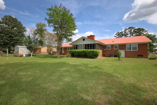 Building Photo - 3874 Camellia Dr