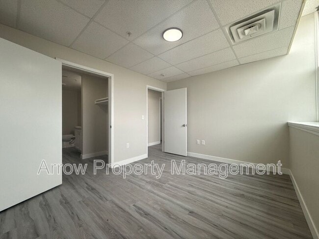 Building Photo - 731 E Crawford St