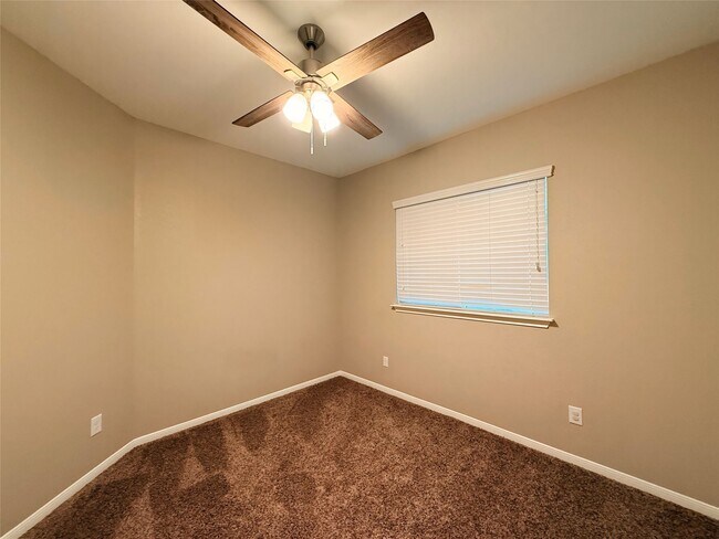 Building Photo - 1062 Cedar Lake Ct