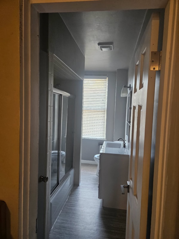 Building Photo - 325 W Main St