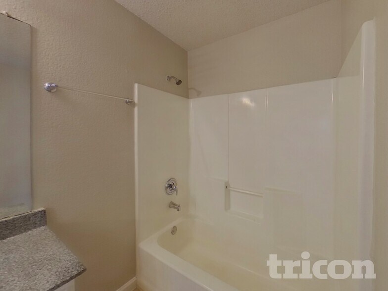 Building Photo - 4604 Palm Ridge Dr