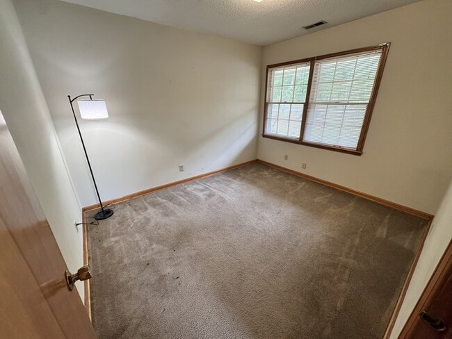 Building Photo - 2 Bed Duplex with Rocking Chair Front Porc...