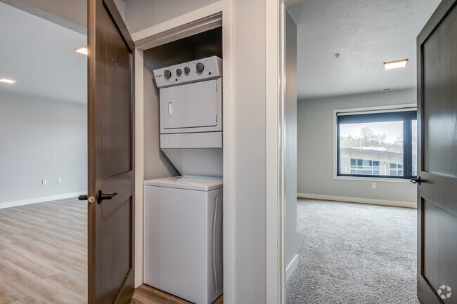 1BR, 1BA - 975SF - Laundry - Block 800