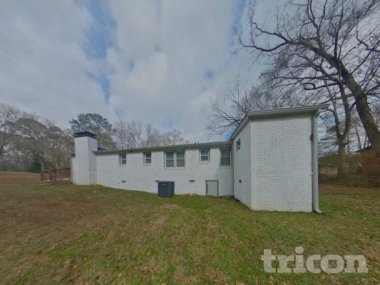 Building Photo - 11 Swan Dr