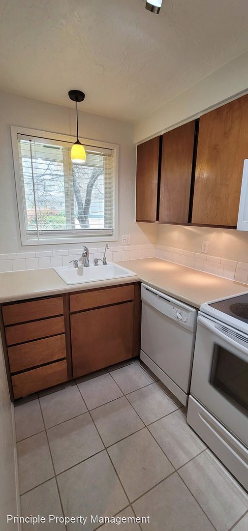 Building Photo - 2 br, 1.5 bath House - 1488 Fetters Loop