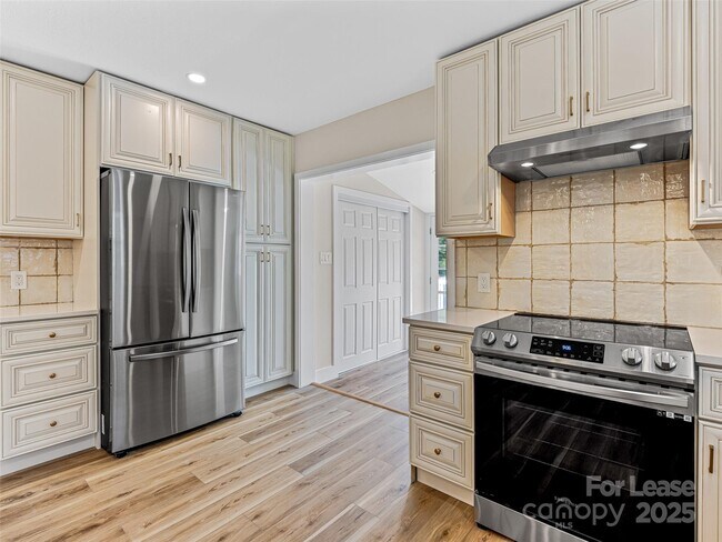 Building Photo - 42 Forsythe St