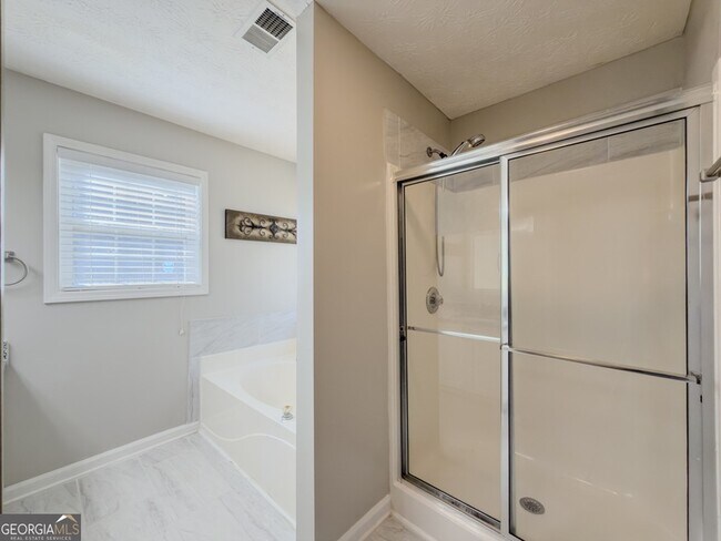 Building Photo - 593 Red Tip Ln