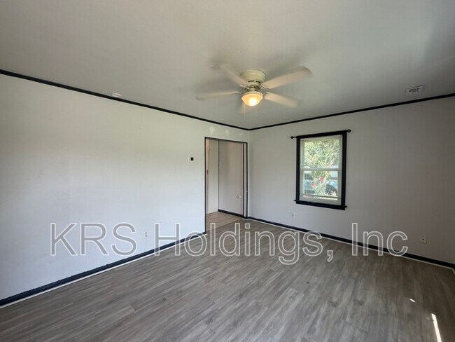 Building Photo - 408 Stockton Rd