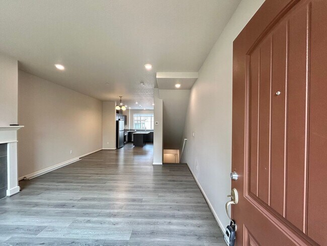 Building Photo - Stunning 2 Bed, 2.5 Bath Craftsman Townhome with Community Amenities!