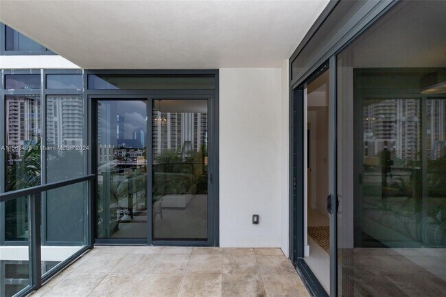 Building Photo - 2101 S Surf Rd