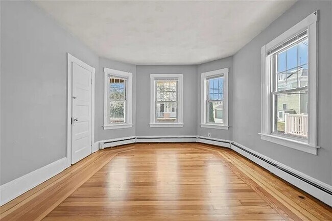 Building Photo - 16 Maplehurst Ave